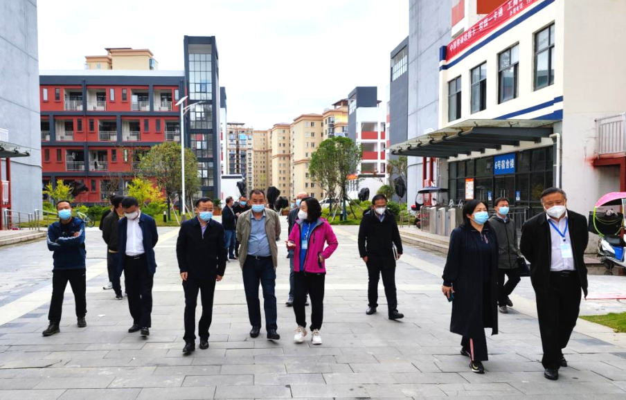 畢節(jié)市人民政府辦公室副主任金莉、畢節(jié)市教育局副局長何友國一行到我院檢查指導(dǎo)疫情防控工作