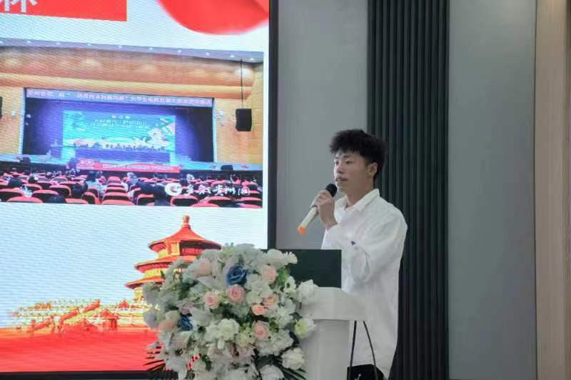 2021-2022學(xué)年國家獎學(xué)金獲得者個人事跡專欄第一期——黃杏、譚程慧