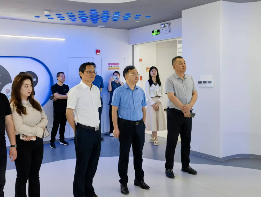 李涌、邱國援率隊到廣東省企業(yè)、院?？疾鞂W習